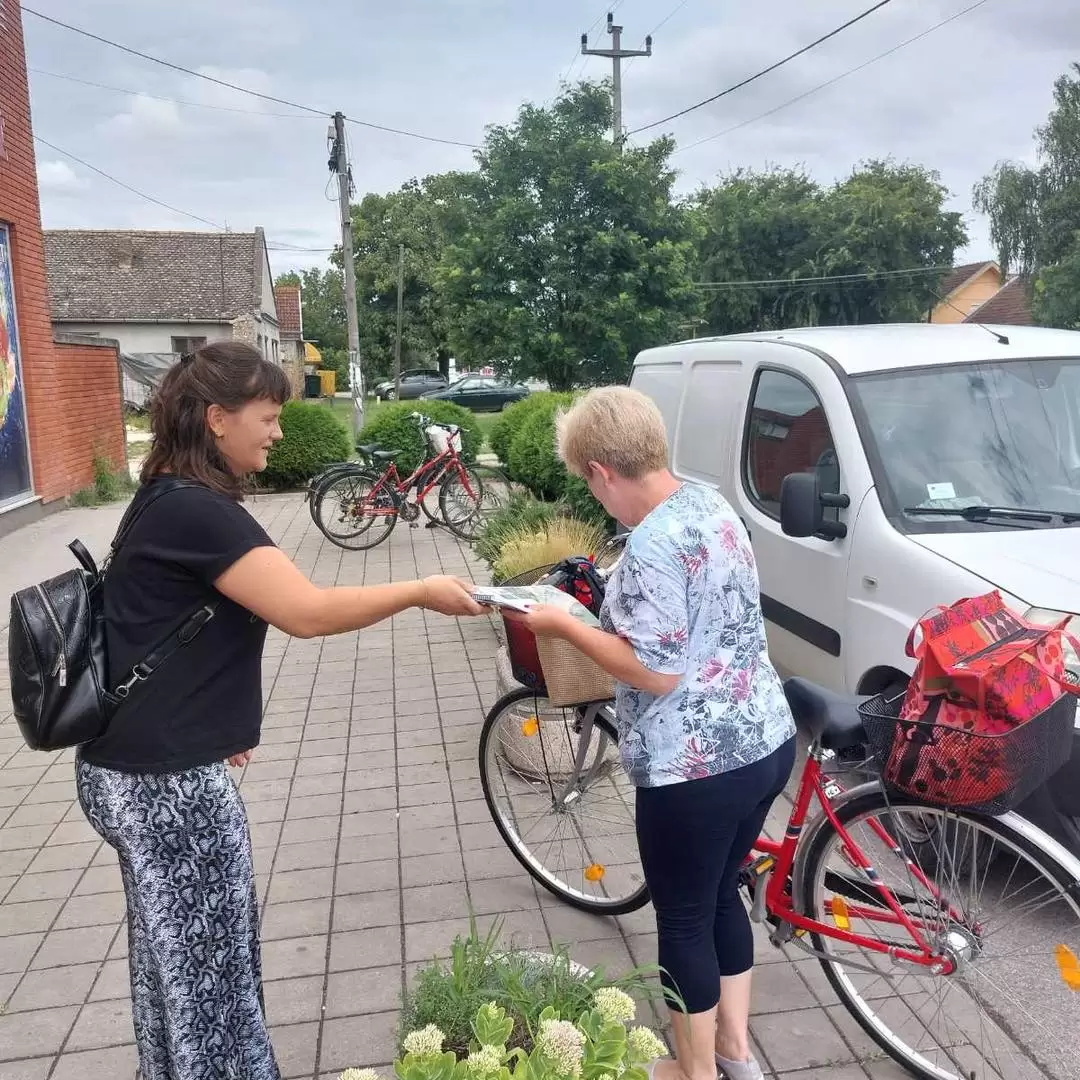 Aktivisti više mesnih odbora SNS Sombor u razgovoru sa građanima 2
