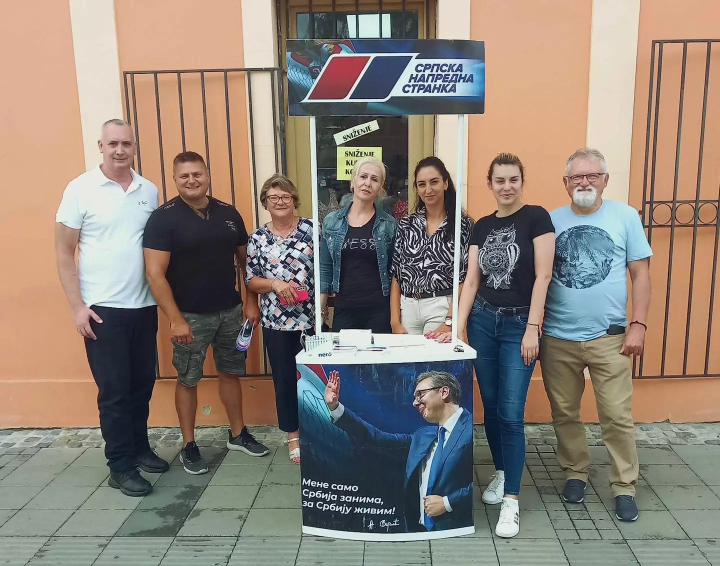 Aktivisti više mesnih odbora SNS Sombor u razgovoru sa građanima 