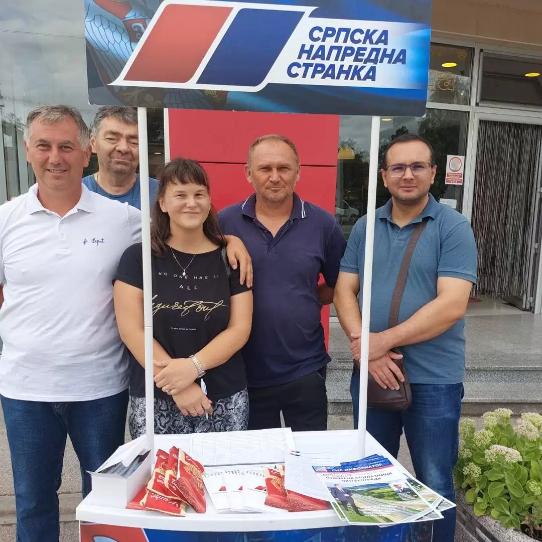 Aktivisti više mesnih odbora SNS Sombor u razgovoru sa građanima 3