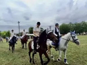 Fijakerijada „Konji naši razigrani“ oduševila goste Doroslova 1