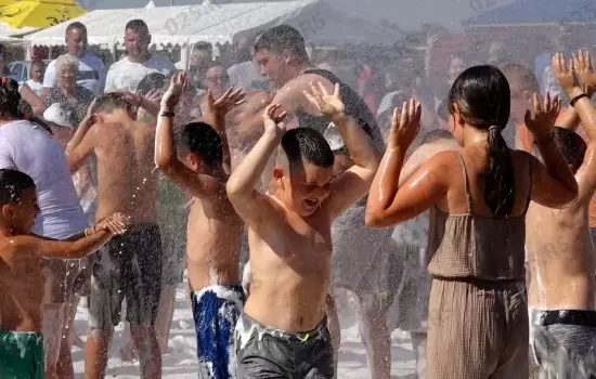 &quot;Tambura u srcu Deronja&quot; uz Dejana Matića oduševila posetioce