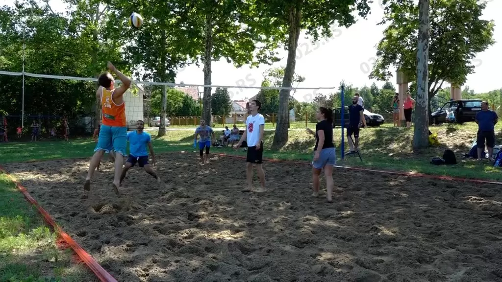 (VIDEO) Turnir odbojke na pesku u Gakovu