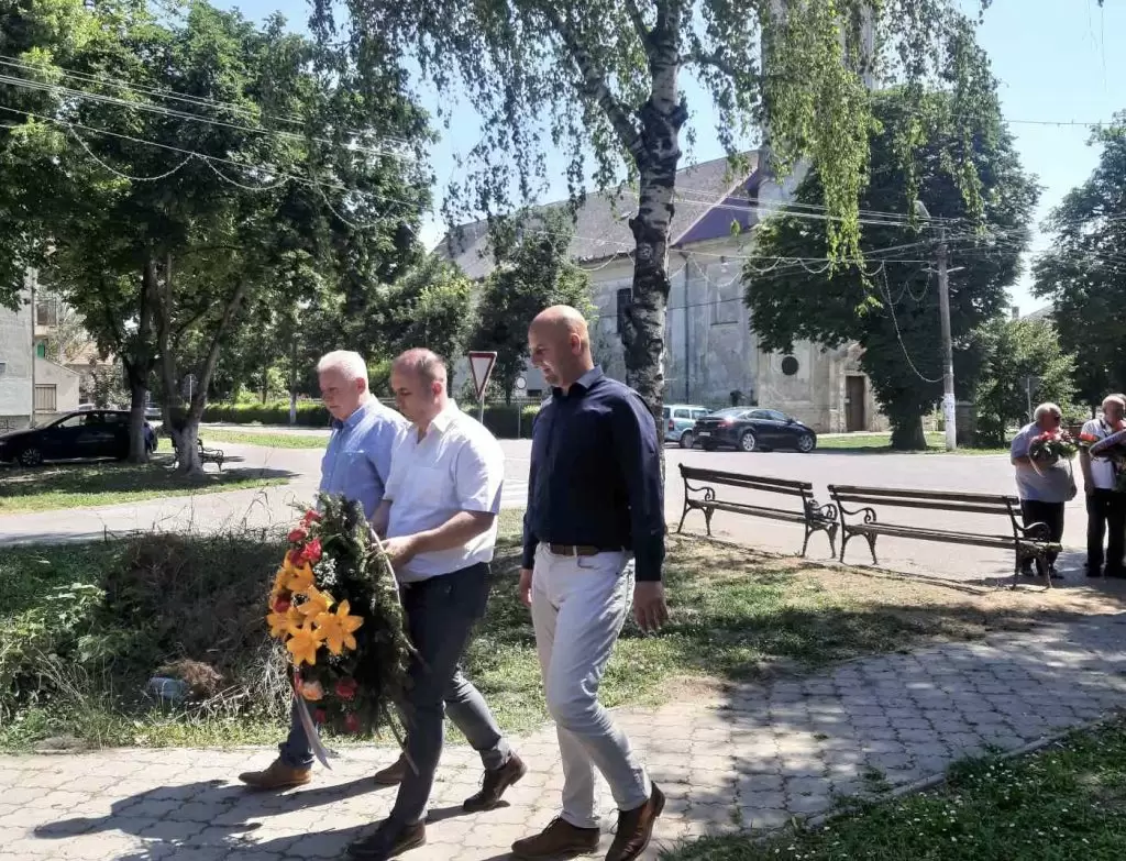 Kljajićevo - polaganje venaca