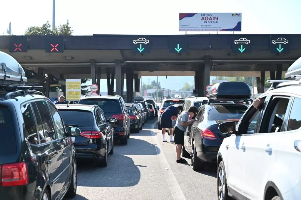 ZADRŽAVANJE PUTNIČKIH VOZILA NA GRADINI 120 MINUTA, NA PREŠEVU 90 MINUTA