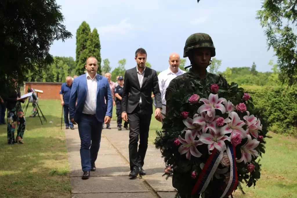 Polaganje venaca