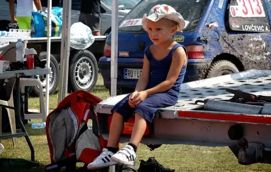 Auto-kros trka privukla veliki broj posetilaca 