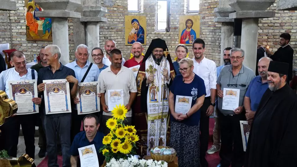 Osvećenjem krstova na Hramu obeležena slava sela Kljajićevo 4