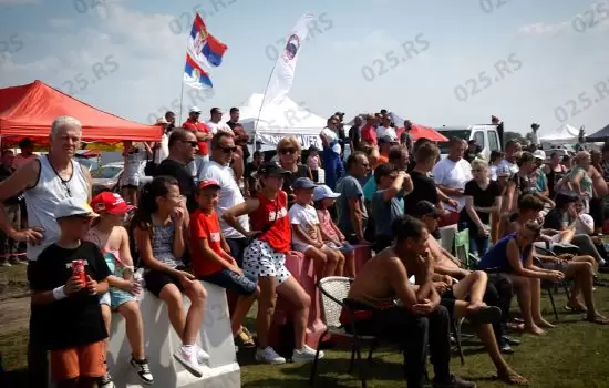 Auto-kros trka privukla veliki broj posetilaca 5