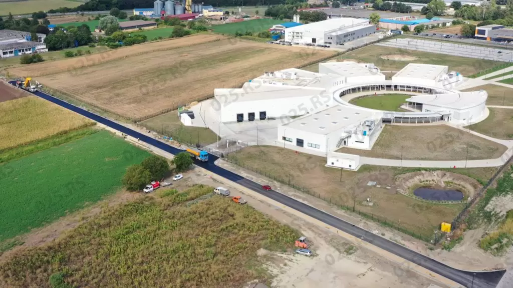 U toku asfaltiranju saobraćajnice u Industrijskoj zoni 8