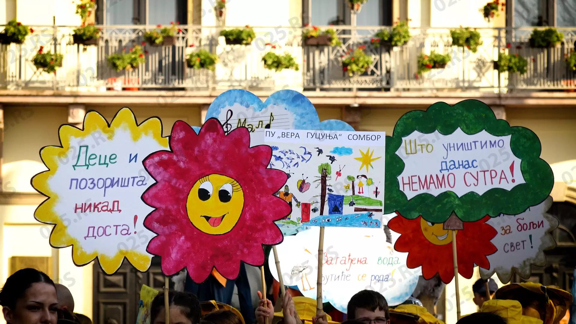 Dečijim karnevalom, počeo „Limenka teatar fest“ 1
