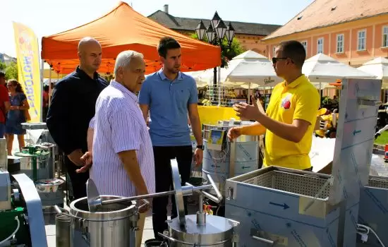 U toku 30. Međunarodni sajam pčelarstva u Somboru 10