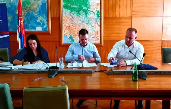 Trinaest ugovora za kuće na selu na teritoriji Grada Sombora 9
