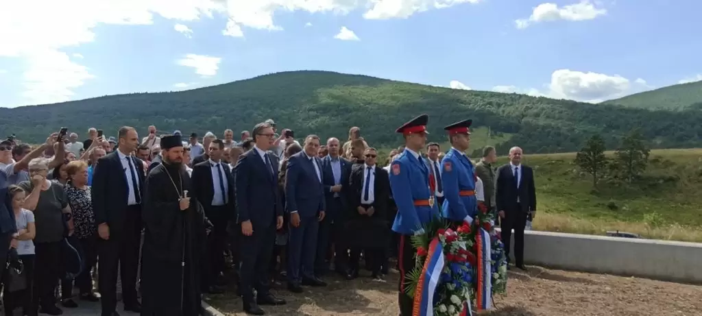Aleksandar Vučić - polaganje venaca na Petrovačkoj cesti