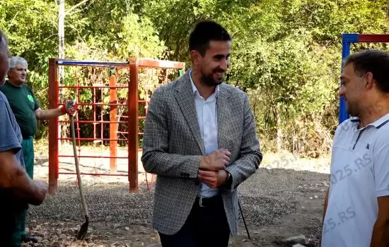 Mališani Čičova dobili novo dečije igralište 3