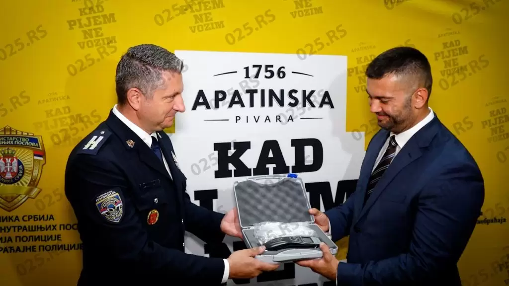 „Apatinska pivara“ uručila još 20 alkometara Upravi saobraćajne policije 4
