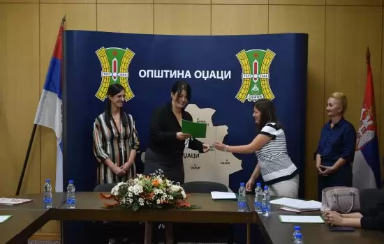 Odžaci: Uručeni ugovori za javne radove, samozapošljavanje i novo zapošljavanje 2