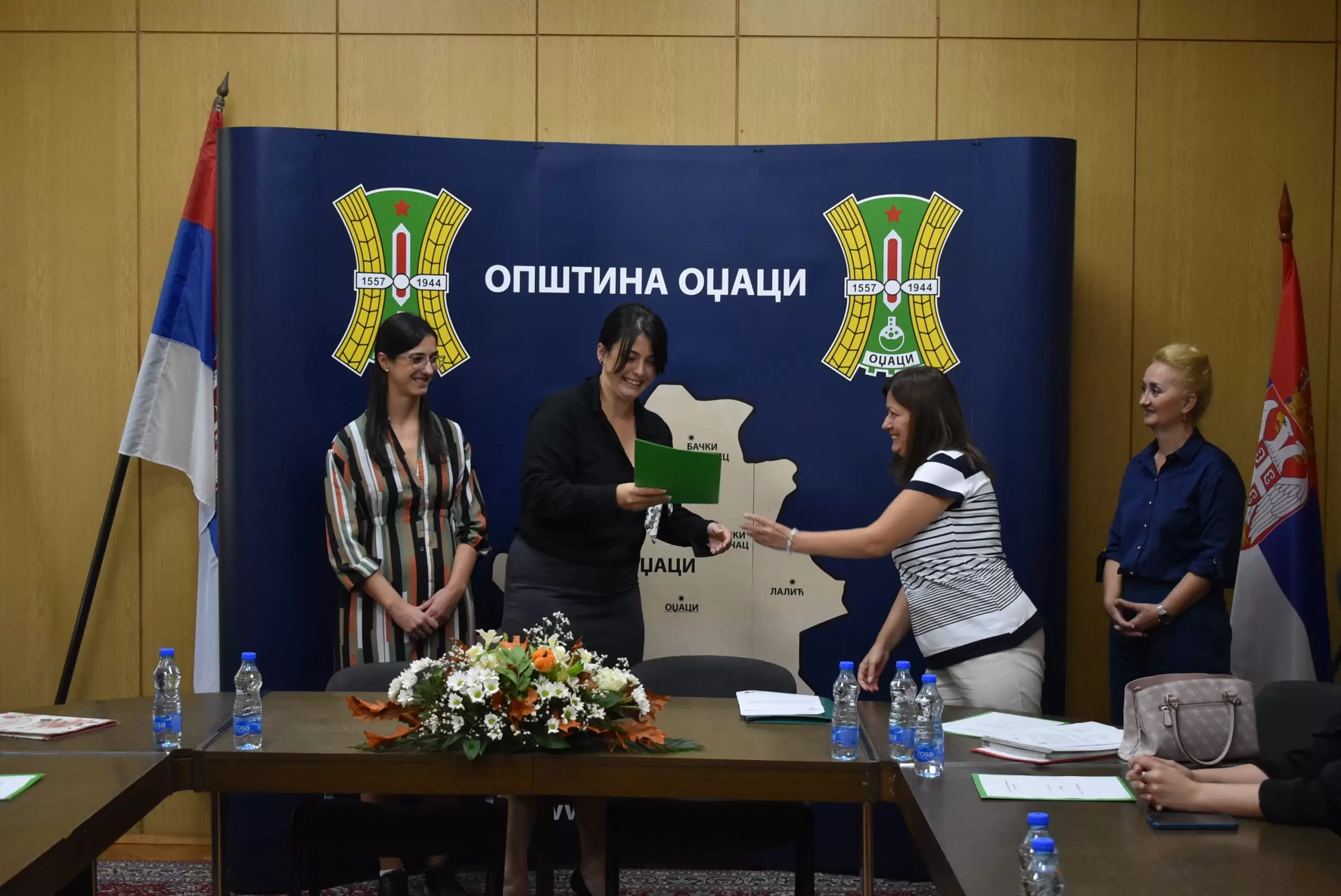 Odžaci: Uručeni ugovori za javne radove, samozapošljavanje i novo zapošljavanje 2