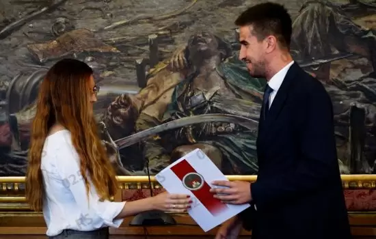 Uručeni ugovori o zapošljavanju i samozapošljavanju iz četiri grupe programa 