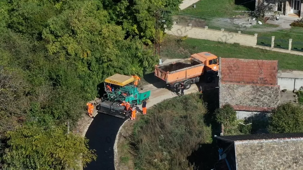 U toku asfaltiranje u Bačkom Bregu 5