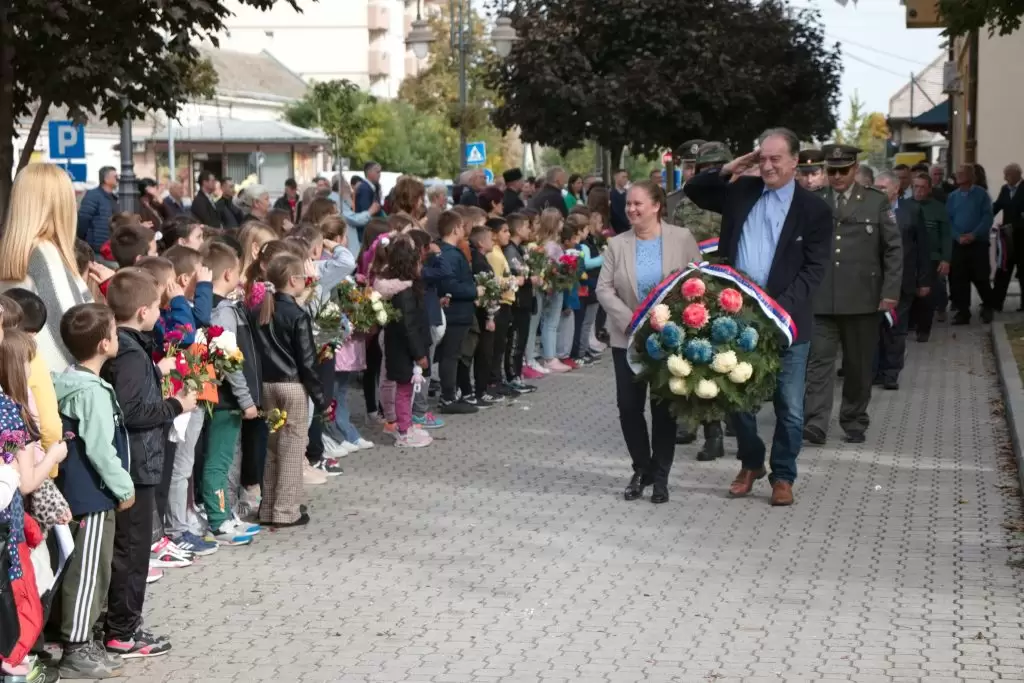 Polaganje venca