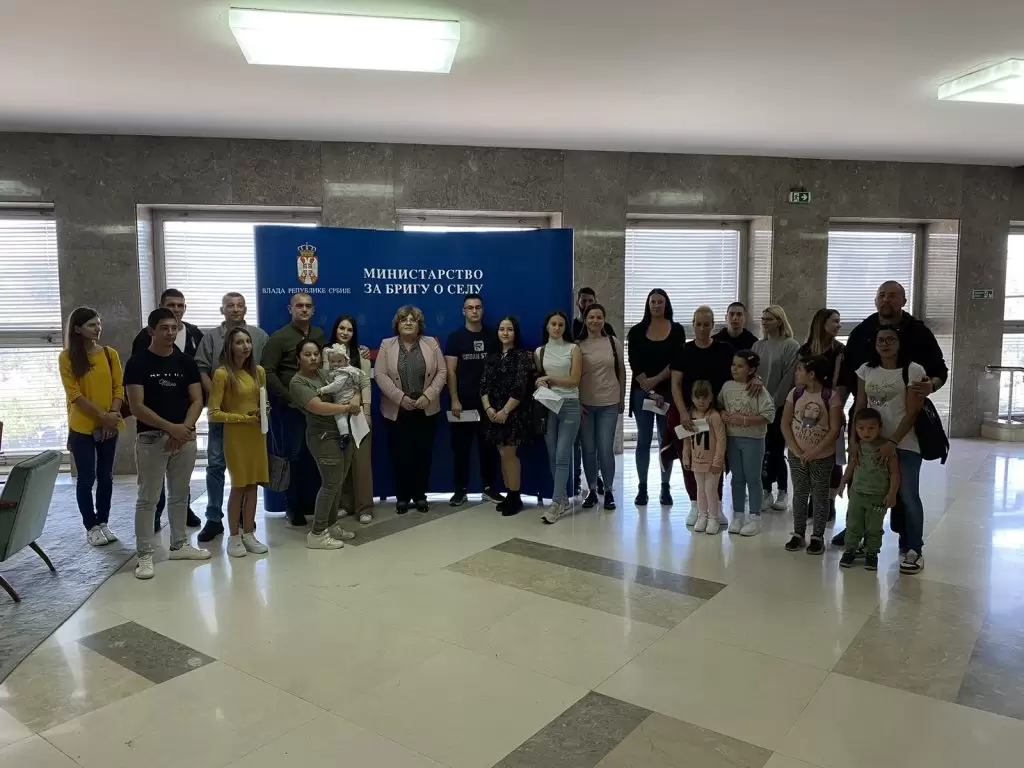 Kuće na selu-potpisivanje ugovora