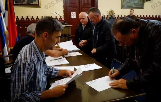 Apatin: Uručeni ugovori za 89 domaćinstava koja prelaze na ekološki prihvatljiviji način grejanja 1