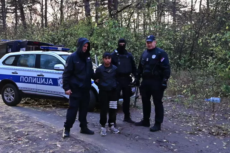 Migranti i policija
