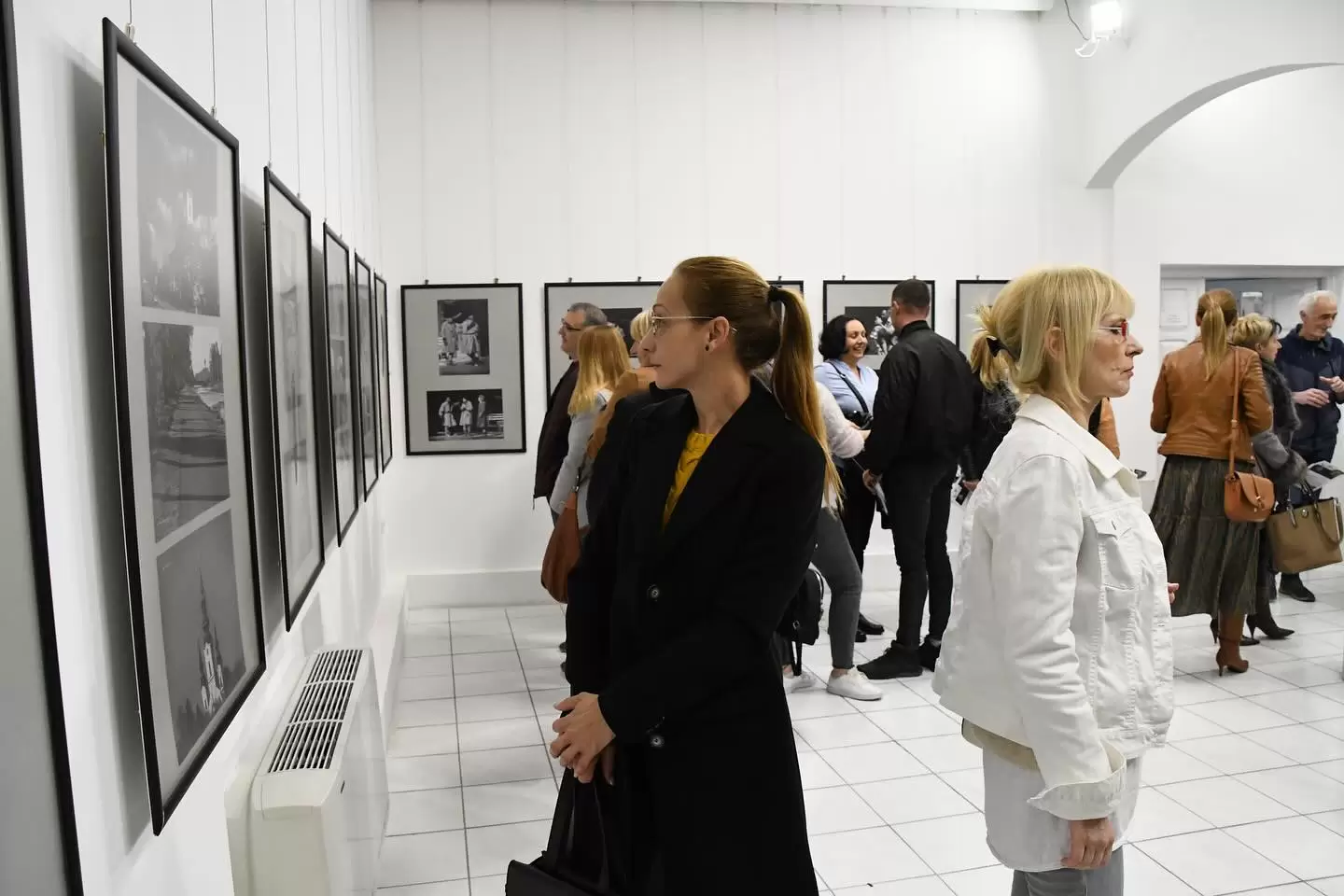 Otvorena izložba „Svetlost crno – bele fotografije“ autora Željka Vorinskog