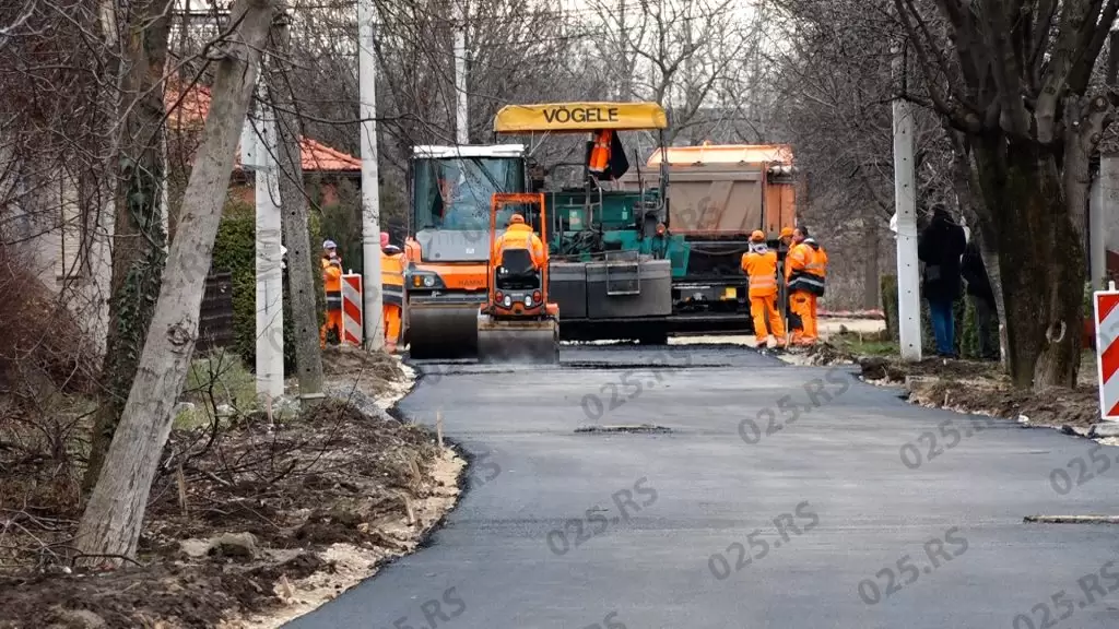 Obilazak radova na asfaltiranju ulice Pavla Vujisića u Somboru