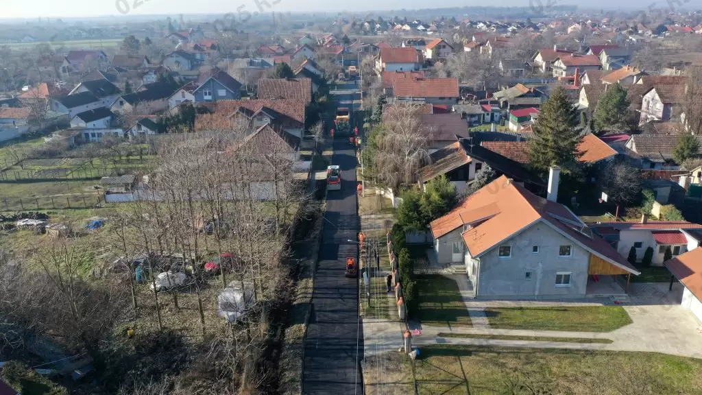 Asfaltirana ulica Sime Šolaje u Somboru1