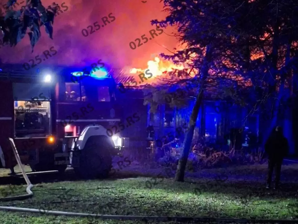 Požar u bezdanskoj banji: Gori kinezi sala! 4