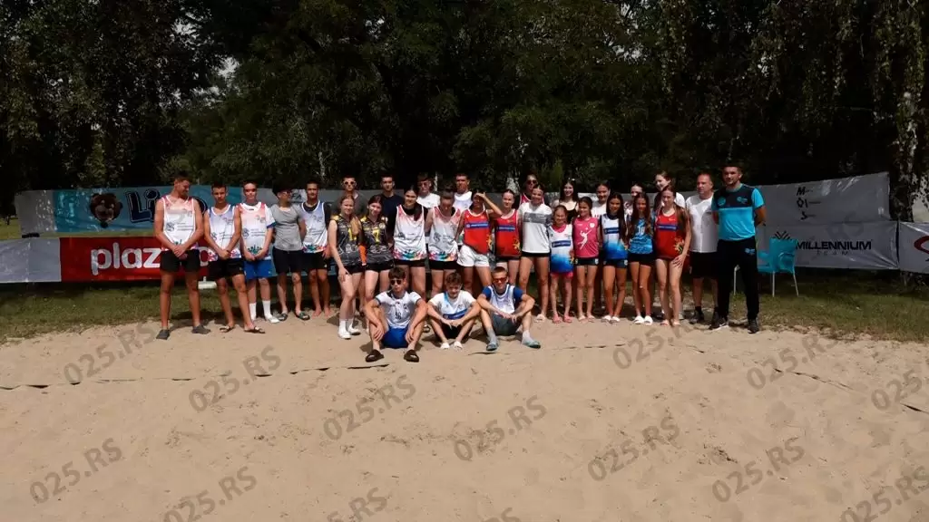 Apatin: Regionalno takmičenje u odbojci
