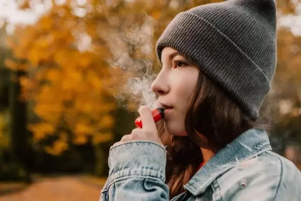 Dete i elektrosnak cigara