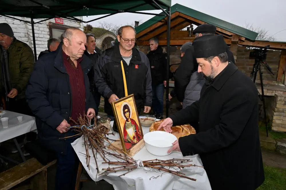 Članovi Udruženja „Stari podrumi“ obeležili Svetog Trifuna