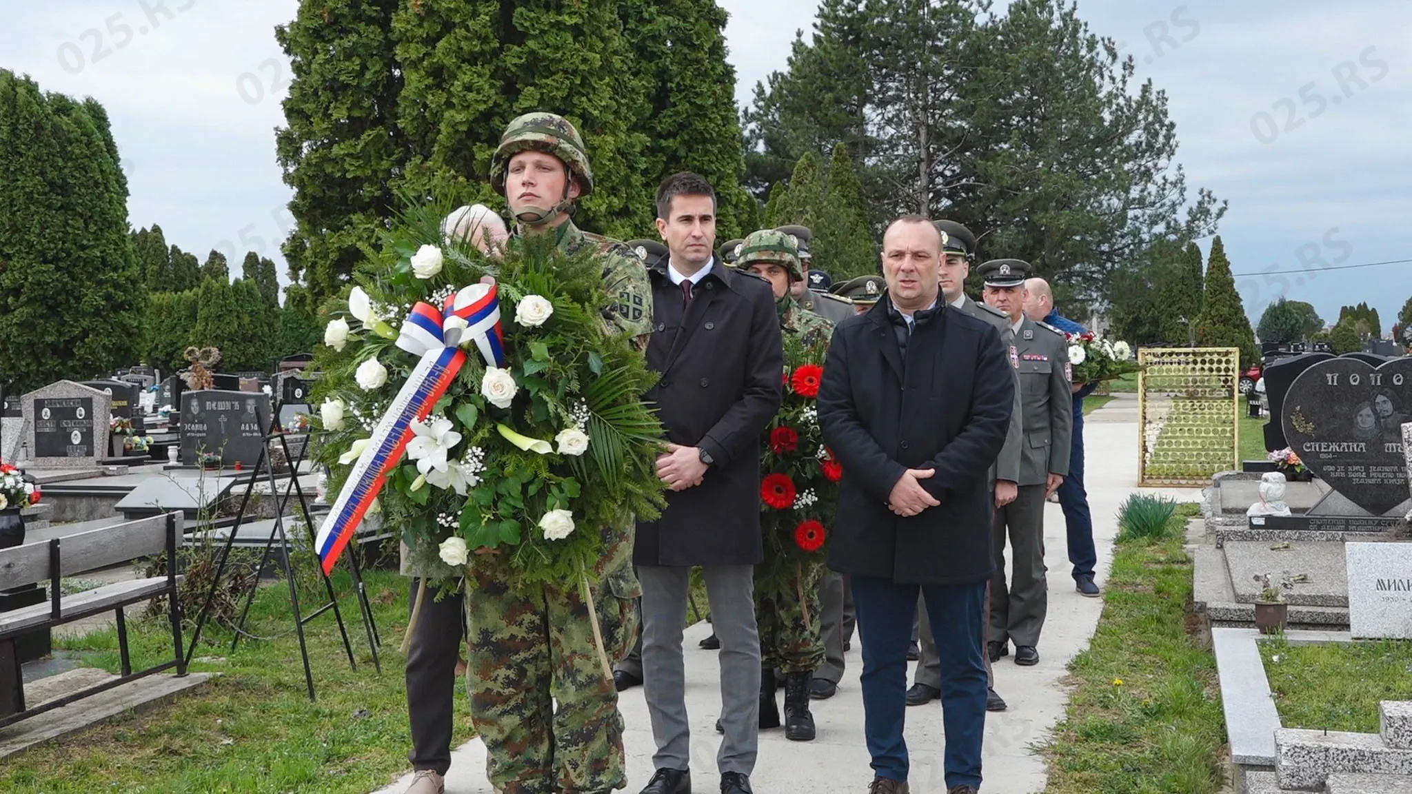 (FOTO) Polaganjem venaca obeleženo 26 godina NATO agresije