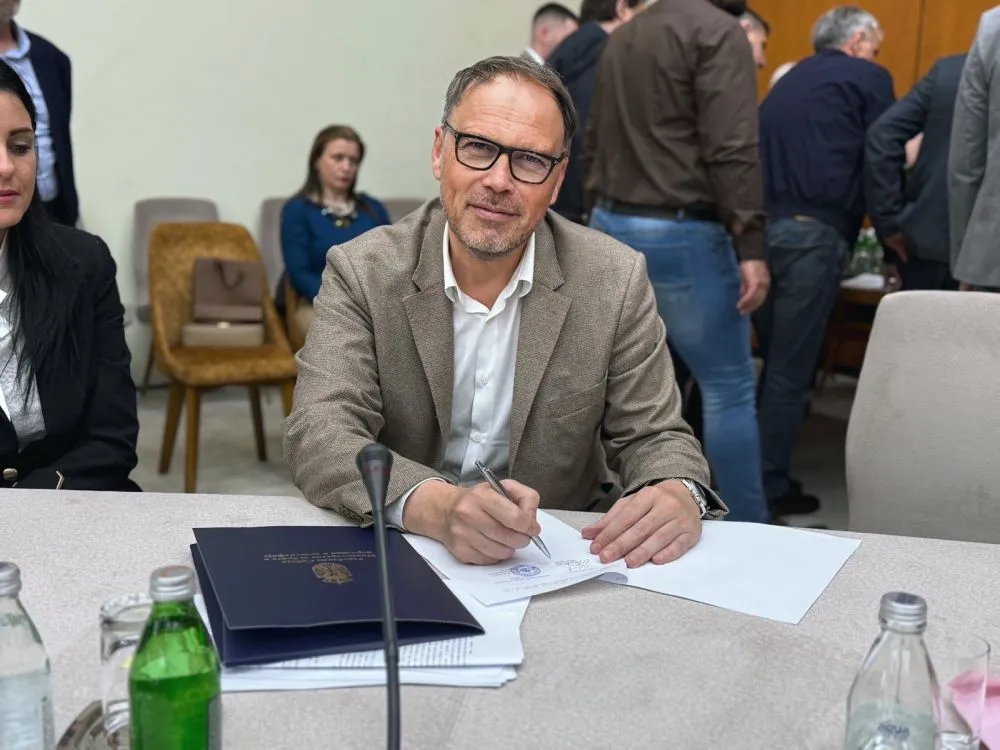 Osam miliona za izgradnju međugeneracijskog parka i igrališta za decu kod česme u Crvenki