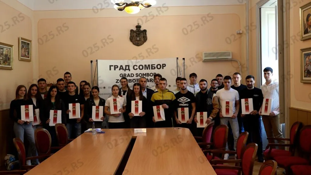Uručeni Ugovori o stipendiranju sportista sa teritorije Grada