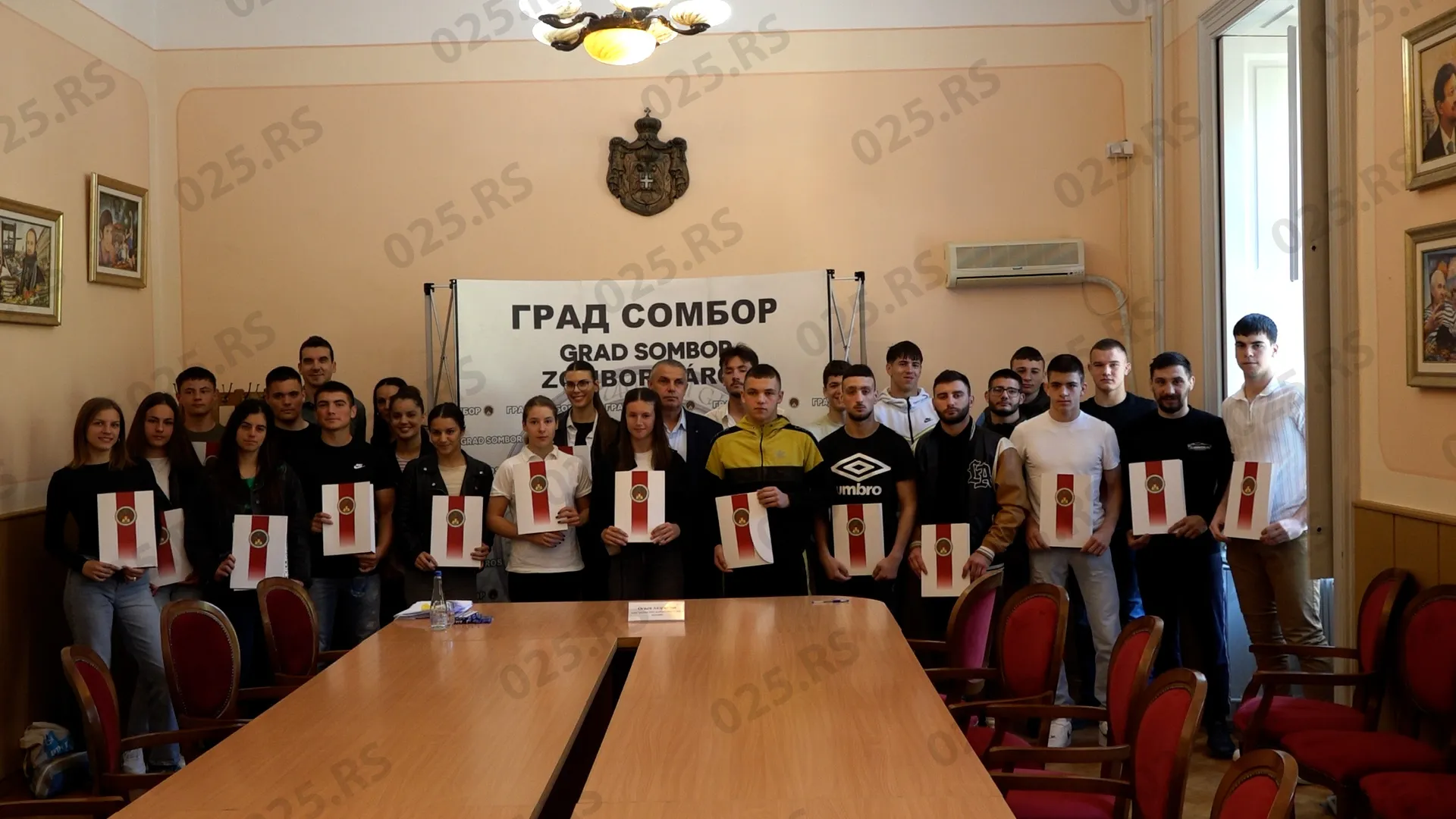 Uručeni Ugovori o stipendiranju sportista sa teritorije Grada