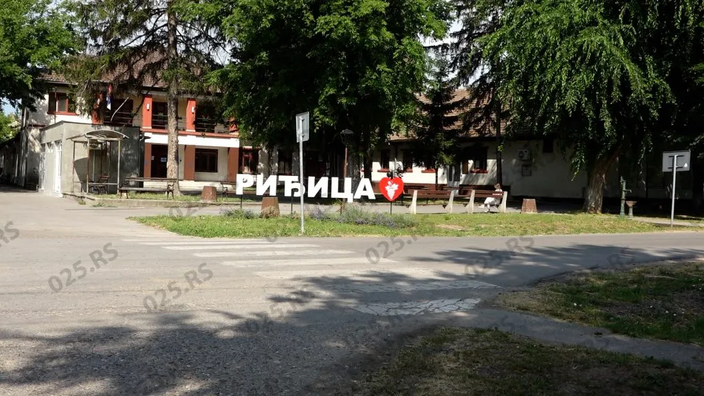 (FOTO) Završeni radovi na uređenju centra u Riđici