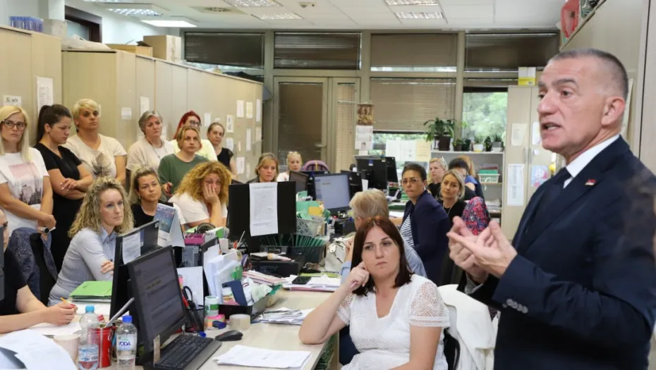 Ministar pravde Vujić posetio Prvi osnovni sud u Beogradu: Reči ohrabrenja za nastavak rada