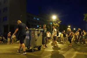 MUP: Uklonjene sve blokade u Srbiji, privedeno 79 osoba, četiri policajca povređena!