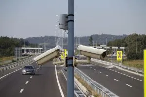 U Srbiji uveden sistem za merenje prosečne brzine! Kazne idu do 140.000 dinara