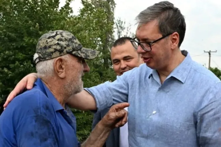 Vučić obišao požarom pogođene porodice u Žitorađi: Brza pomoć stiže iz budžetskih rezervi