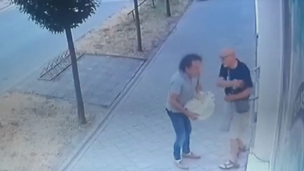 POGLEDAJTE ŠTA SE ZAPRAVO DESILO U SRBOBRANU! Jovan Šetrajčić udara aktivistu SNS!