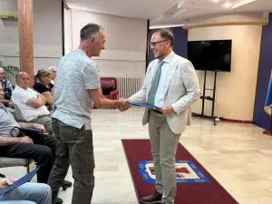 Dodeljeno 13 ugovora za finansiranje projekata udruženja osoba sa invaliditetom i penzionera