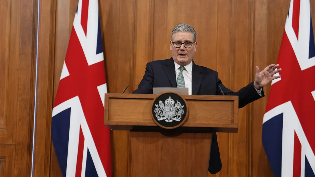 Starmer- Mandelson me više puta lagao o obimu kontakta sa Epstinom, ostaće i bez titule lorda